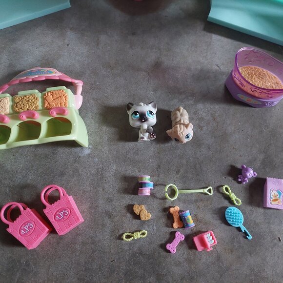 Sold - Littlest Pet Shop LPS Biggest Littlest Pet Shop House w/ PETS ACCESSORIES - Picture 4 of 4